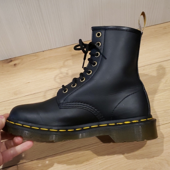 Like new vegan leather dr martens 1460 boots pascal sz 6 - Picture 5 of 10